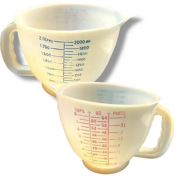 Tupperware Mix-N-Store 8 Cup 2 Qt Pitcher Measuring Bowl Raised Red Blue 500 - Picture 1 of 8